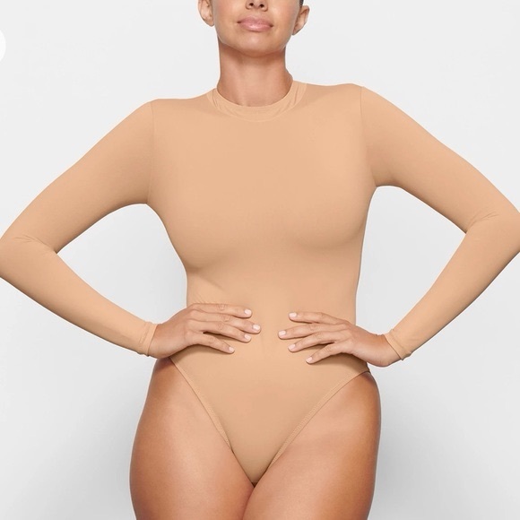 SKIMS BUNDLE - Picture 5 of 5